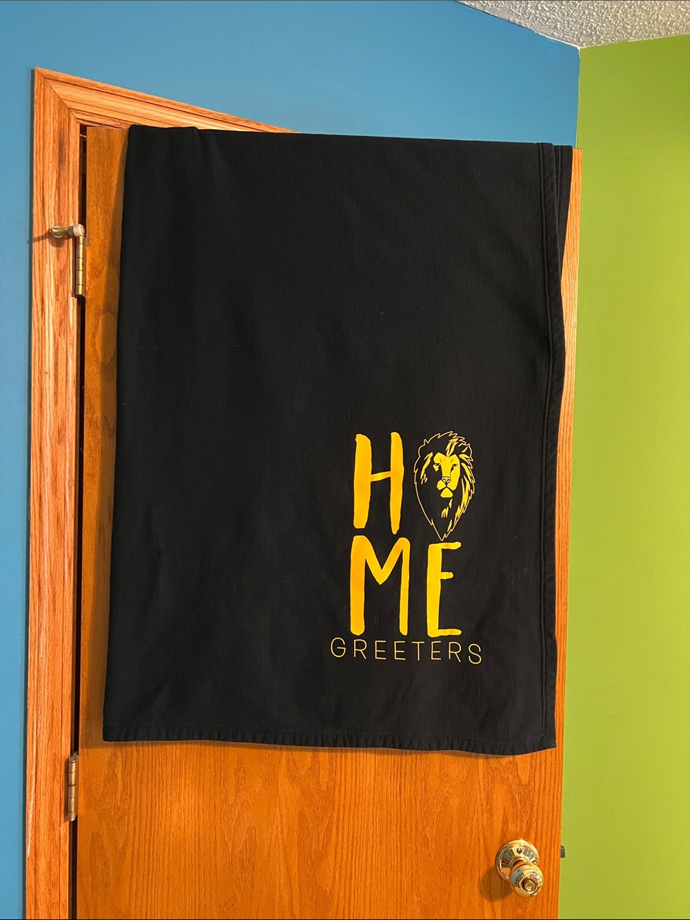 Black Gustie Greeters Throw with Lion Graphic Gustavus Adolphus College